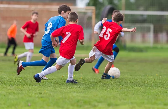 soccer-kids-red-blue