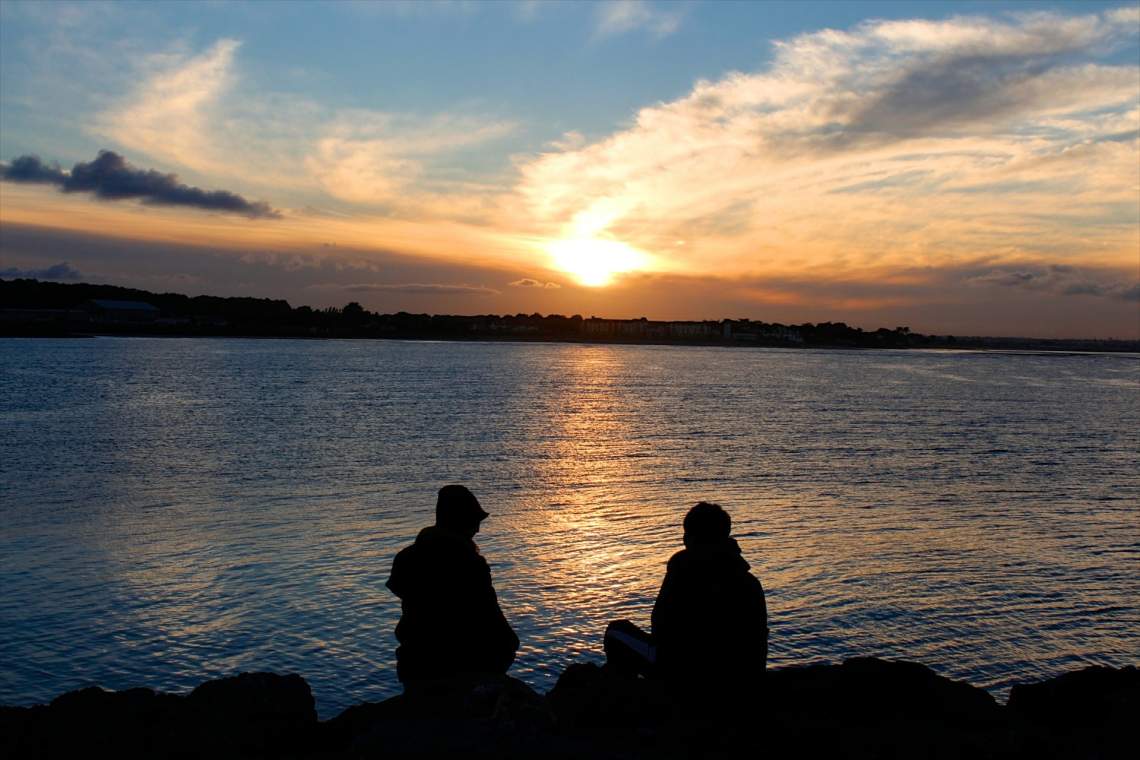 Grapevine-couple-lake-sunset