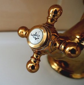 gold color water faucet handle